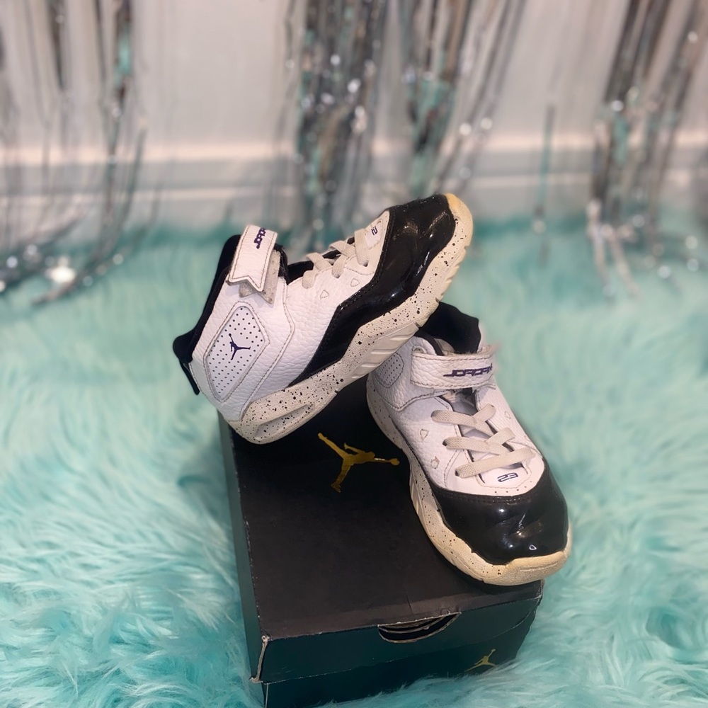 Nike Kids Black and White Sneakers